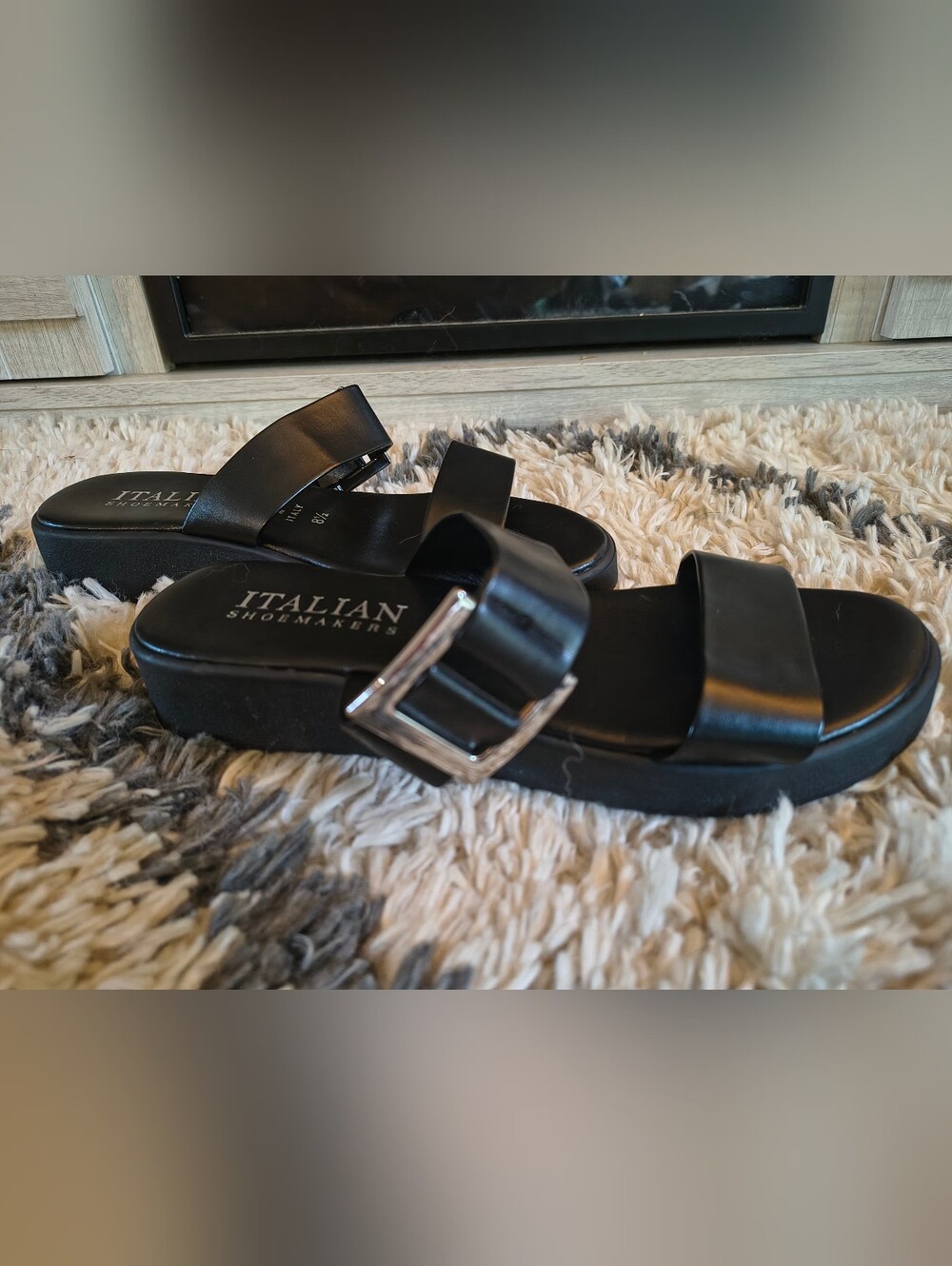 Italian Shoemakers Women's Black Slide Sandals - Picture 2 of 7